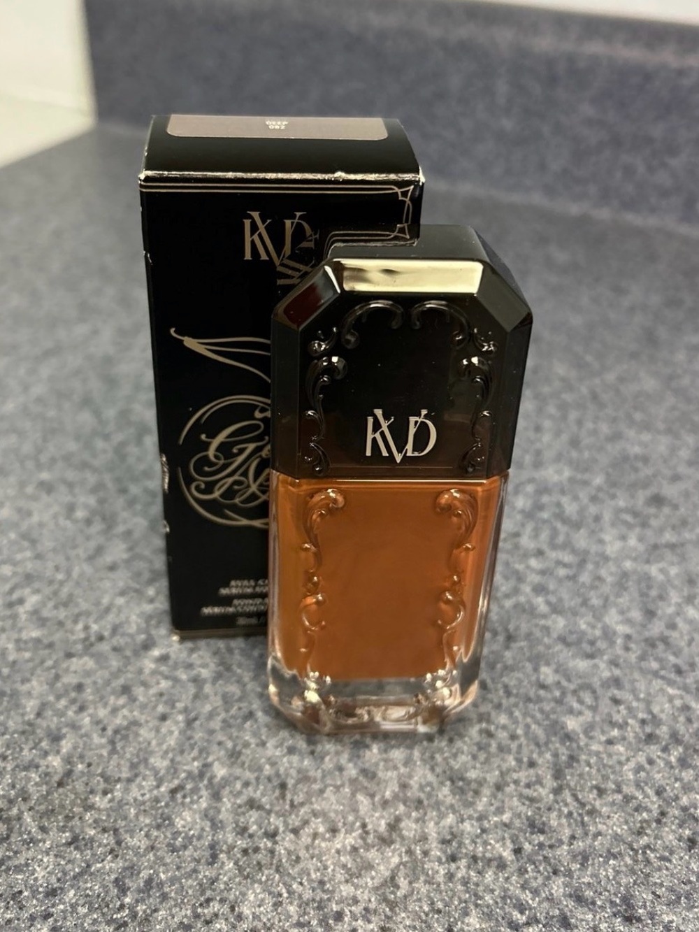 KVD- Good Apple Foundation / Deep 082